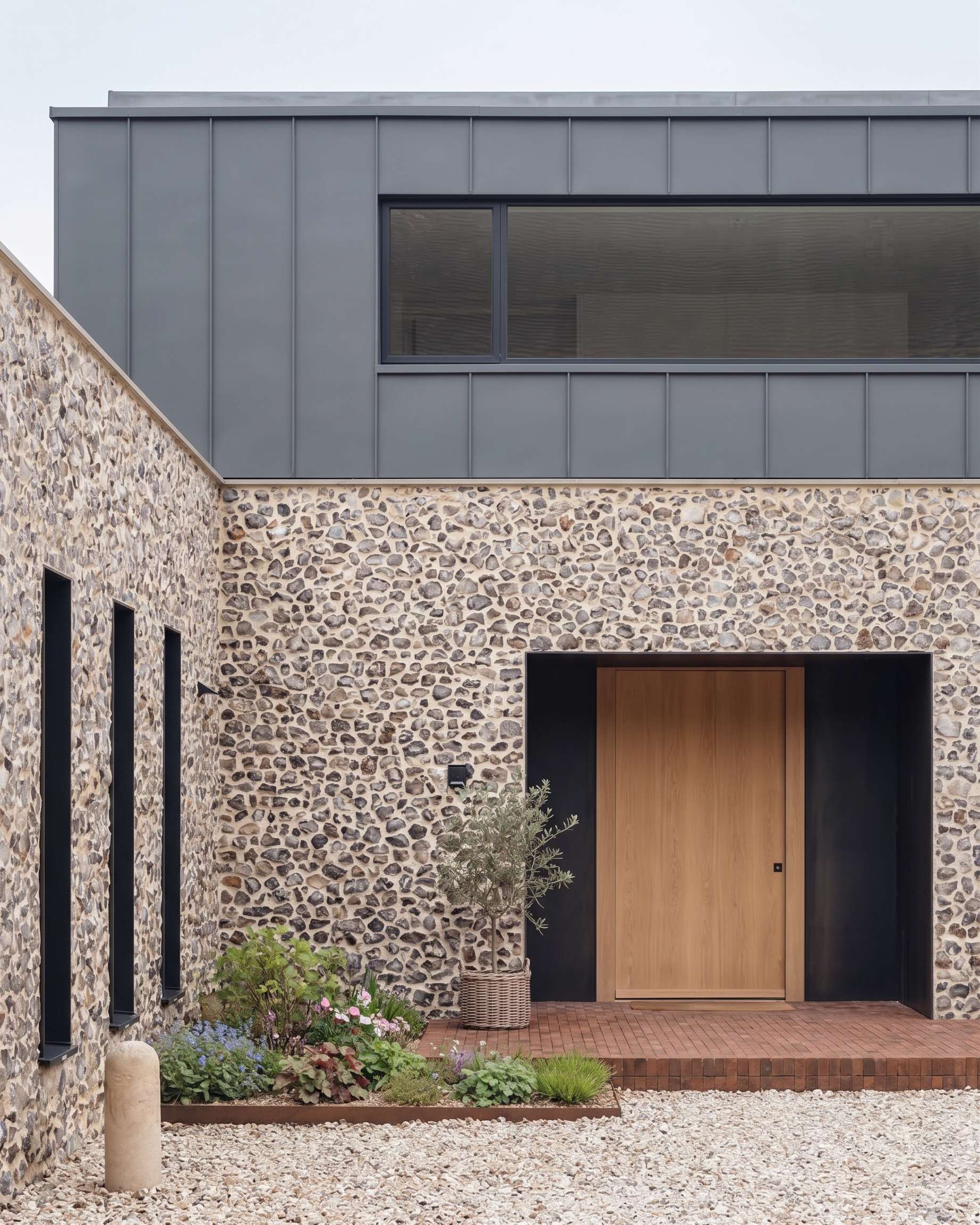 Contemporary new flintwork